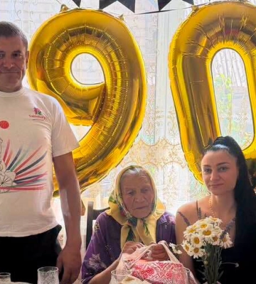 На Волині привітали 90-річну ювілярку, онук якої захищає Україну