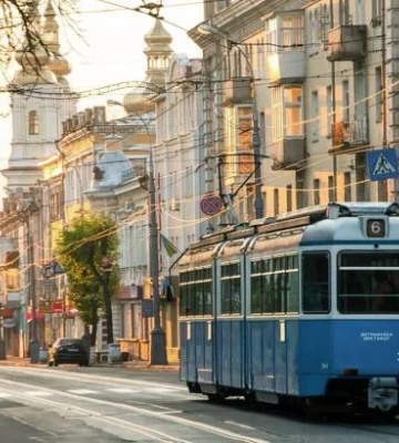 У Вінниці впроваджують спеціальний режим роботи світлофорів для безпечної зупинки транспорту під час хвилини мовчання