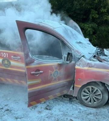 Росіяни FPV-дроном спалили авто рятувальників у Краматорську