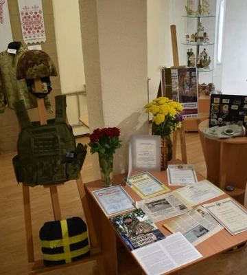 Шлях журналіста, громадського діяча і воїна: у Кропивницькому відкрили виставку пам’яті Дмитра Сінченка