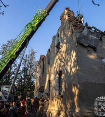 Ворог вдарив дроном по Харкову, є поранені