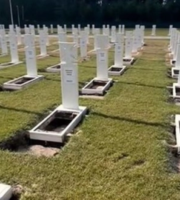 Дощі розмили могили воїнів на Національному військовому кладовищі, - КЕКЦ. ВIДЕО