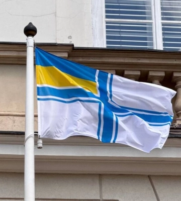 У центрі Львова підняли прапор Військово-Морських Сил України