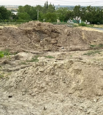 Миколаївці просять водоканал привести до ладу територію після ремонту: «Вже формується стихійне звалище»