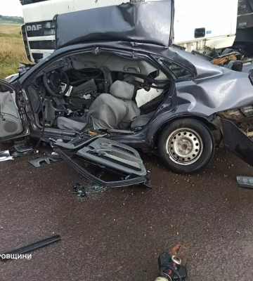 Фура роздавила легковик на Дніпропетровщині: тіло водія вирізали з салону