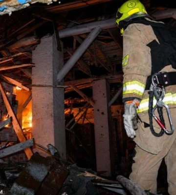 Ракетний удар по Одесі: рятувальники показали фото з наслідками