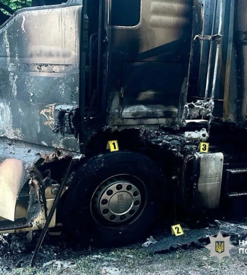 Черкаські поліцейські підозрюють 57‐річного чоловіка у підпалі автівок