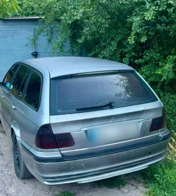 У Рівному евакуювали BMW, який заблокував виїзд із гаража