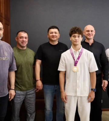 Начальник Миколаївської ОВА Віталій Кім привітав чемпіона Європи з греко-римської боротьби Максута Султанова