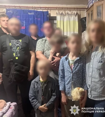 У матері в Харкові, яка била хлопчика на вулиці, вилучили дітей – поліція 
