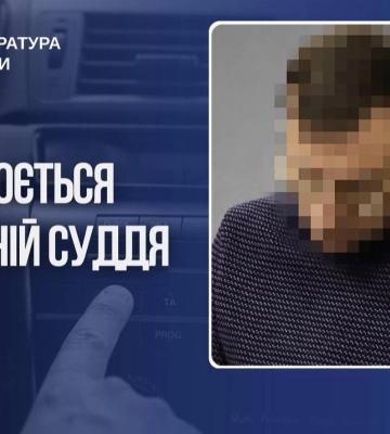 Слушал русскую музыку, а после замечания достал пистолет: бывшему судье из Киева сообщили о подозрении