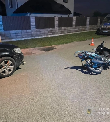 На Волині 13-річний хлопець за кермом авто збив 17-річну пішохідку, а 16-річний скутерист не розминувся з легковиком