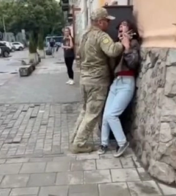 Військовий Львівського ОТЦК застосував силу проти жінки: Лубінець звернувся до ДБР та вимагає ретельної перевірки. ВIДЕО