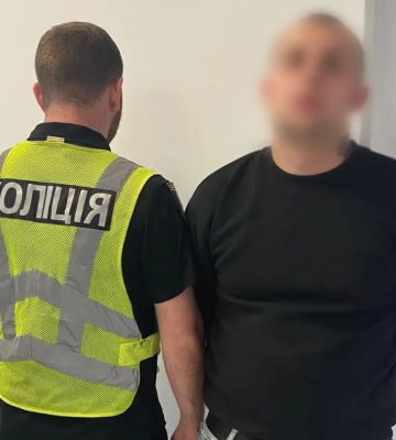 Угрожал пистолетом и избил мужчину - в Киеве после ДТП задержали водителя микроавтобуса