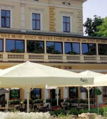 Львівський суд дозволив демонтувати літній майданчик «Віденської кав’ярні»