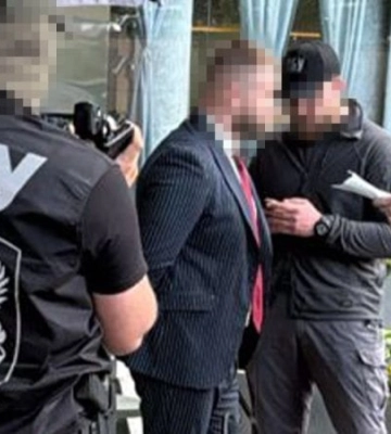У Києві затримали адвоката, якого підозрюють у вимаганні $30 тисяч за обіцянку вплинути на рішення суду