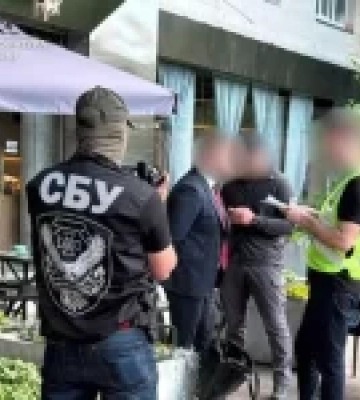 У Києві затримали адвоката за підозрою у зловживанні впливом на суддю за 30 тисяч доларів