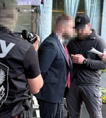 У Києві затримали адвоката за підозрою у зловживанні впливом на суддю за 30 тисяч доларів