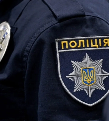 У Києві водій наїхав на військового та пошкодив кілька службових авто під час втечі — поліція