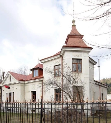 Сколівську міськраду через суд зобов’язали оформити охоронний договір на історичну віллу
