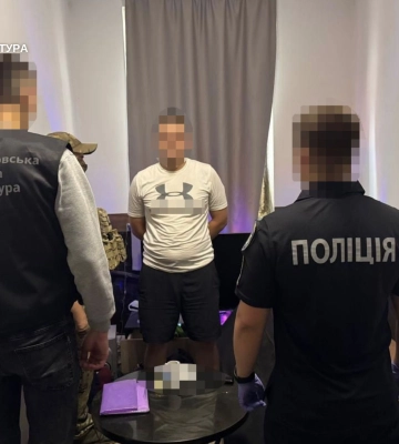Поширювали злочинний вплив у місцях несвободи та вимагали кошти  - викрито шістьох осіб