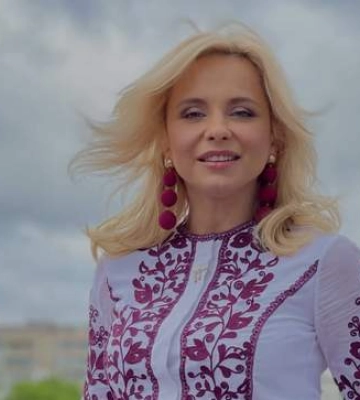 Лилия Ребрик стала заслуженной артисткой Украины и показала, как получала государственную награду