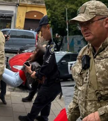 Военный ТЦК начал душить женщину в центре Львова: Лубинец и полиция отреагировали