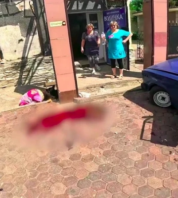 В Краматорске оккупанты ударили FPV-дроном по автомобилю, ранив шесть человек — видео