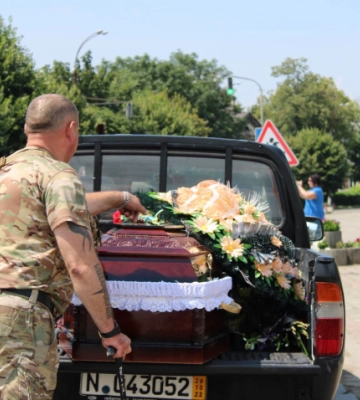 У Новоселиці попрощалися з військовим Ігорем Михайловим