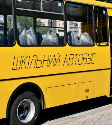 П’ять шкіл Рівненщини отримали нові автобуси для перевезення учнів