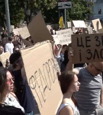 В Киеве началась акция протеста против решения Зеленского уволить Федорова с должности министра обороны
