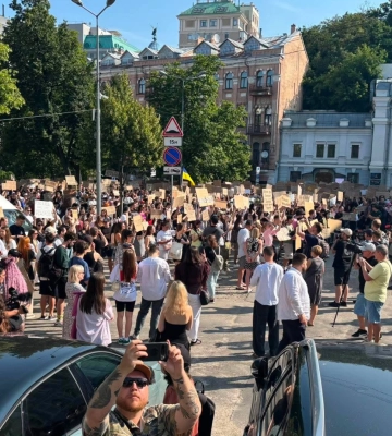 «Картонковий протест» за Федорова. Лідери думок критикують рішення замінити міністра оборони, у соцмережах шириться ініцатива акцій на його захист у Києві та облцентрах