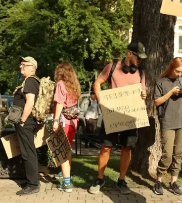 «Не трогайте Федорова»: в Киеве и других городах проходят митинги против отставки министра