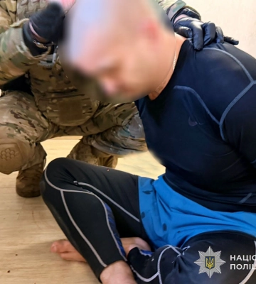 Заманили підлітка в Lexus і дві доби вибивали з нього гроші. На Львівщині затримали банду зловмисників з різних областей