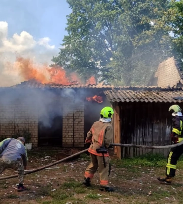 Через коротке замикання на Волині спалахнула господарська будівля