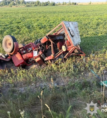 На Рівненщині внаслідок ДТП важко травмувався водій трактора