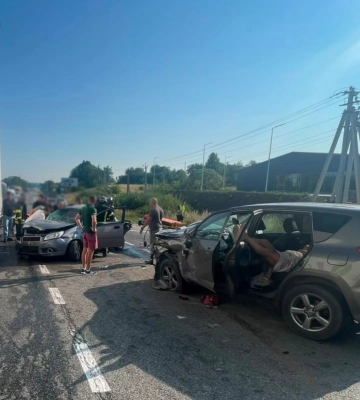 Потрійне зіткнення у ДТП на автодорозі Київ – Чоп