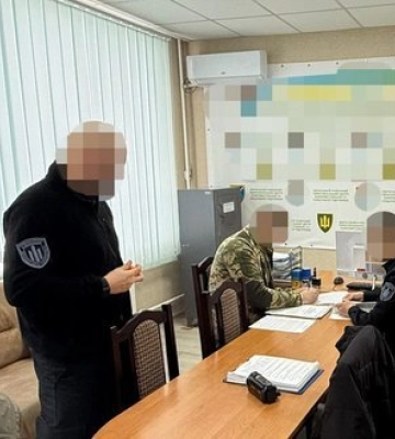 Визнав вину та перерахував ЗСУ 1,5 млн грн: за хабарництво судитимуть посадовця Рівненського ОТЦК