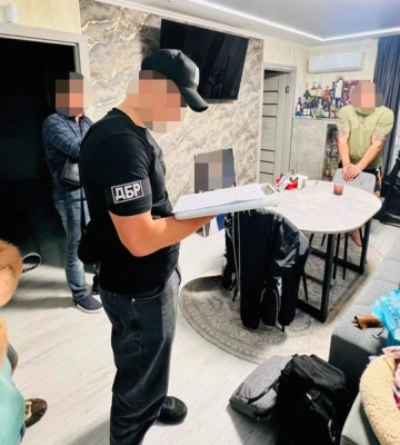 Правоохоронця підозрюють у хабарях за уникнення доставлення до ТЦК на Кіровоградщині 