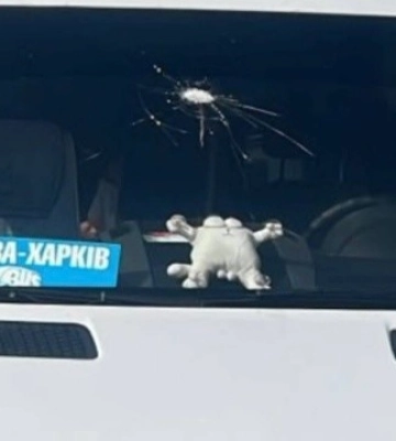 У передмісті Харкова через удар по підприємству поранені пасажири маршрутки