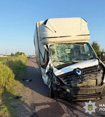 Вантажівка врізалася у трактор на Варащині: постраждалий водій у мозковій комі