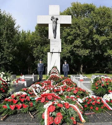 Польща звинуватила українця у вандалізмі меморіалів жертв Волинської трагедії