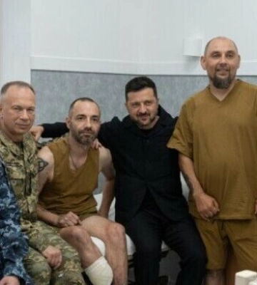 "Пишаємося вами": Зеленський в Одесі нагородив поранених воїнів і медиків