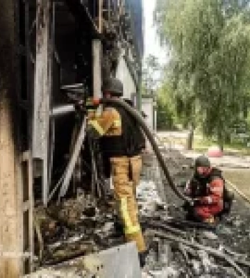 Ракетний удар РФ по АЗС в Ізюмі: зруйнована будівля, є загиблий і поранені