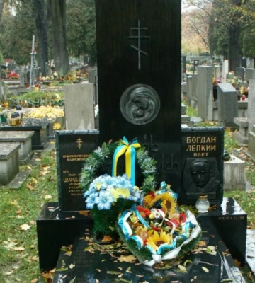 Осквернение памяти великого украинца:  в Кракове повредили могилу украинского писателя и ученого. ФОТО