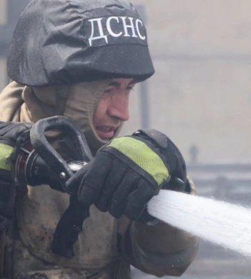На Полтавщині рятувальники ДСНС потрапили під повторний ворожий обстріл під час ліквідації наслідків російської атаки