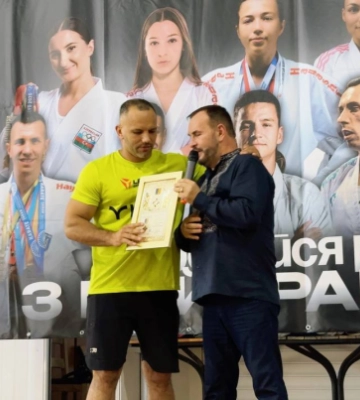 У Чернівцях відомого тренера з карате Олександра Пікуліна нагородили відзнакою «Гордість нації»
