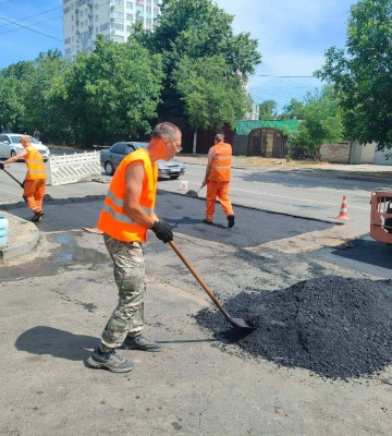 В Одесі з початку року відремонтували кілометри доріг та облаштували нові пандуси 