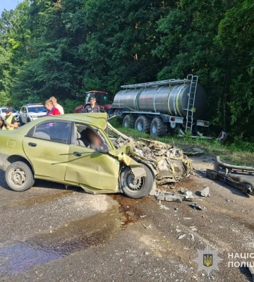 На Львівщині внаслідок зіткнення трактора та легковика загинув один із водіїв. ФОТО