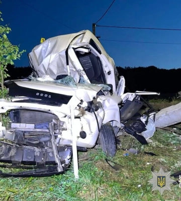 На Львівщині автомобіль Kia Soul врізався у рейсовий автобус та у перешкоду: є загибла та поранені. ФОТО